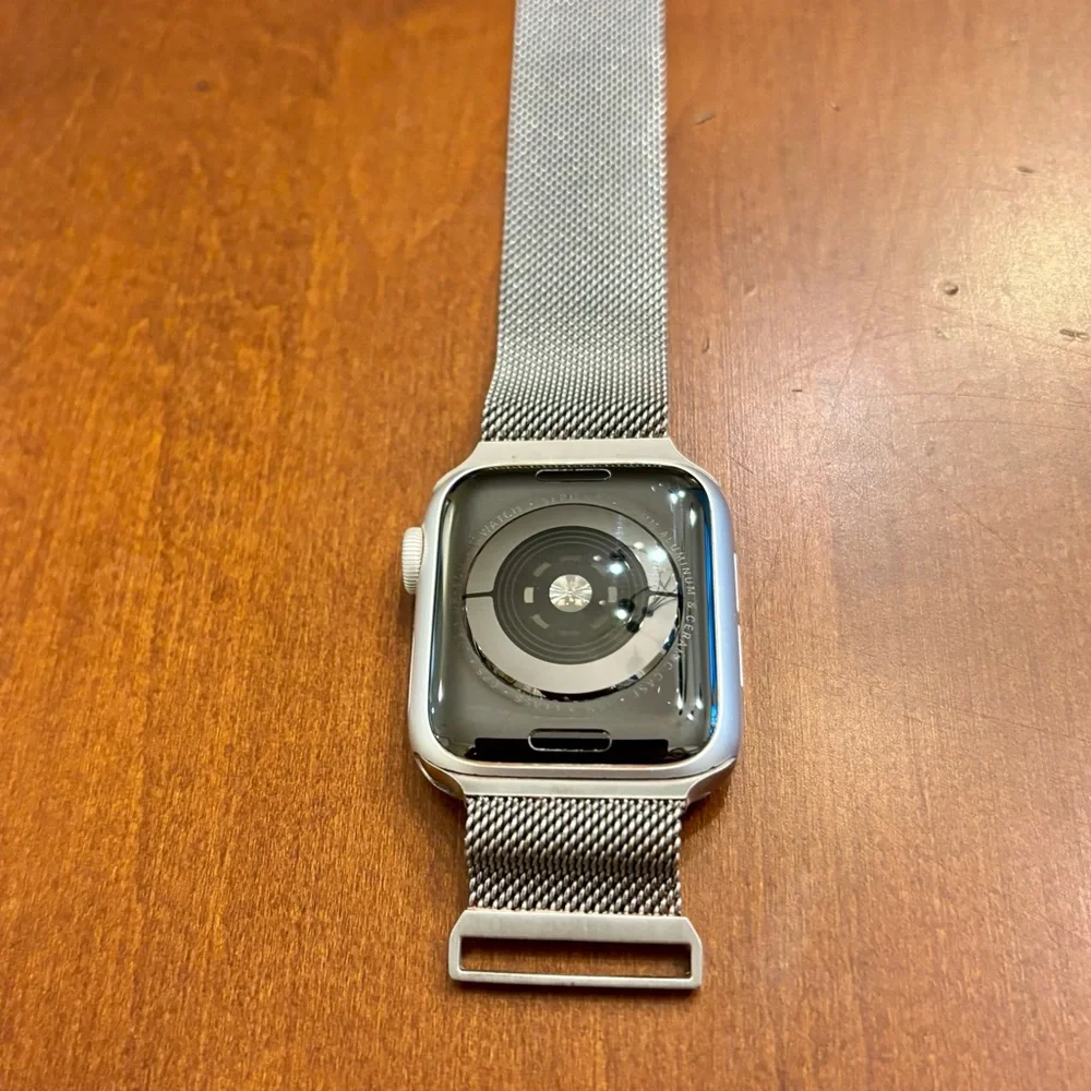 Apple Watch Series 5 With 3 Straps and Charger - Picture 3 of 7